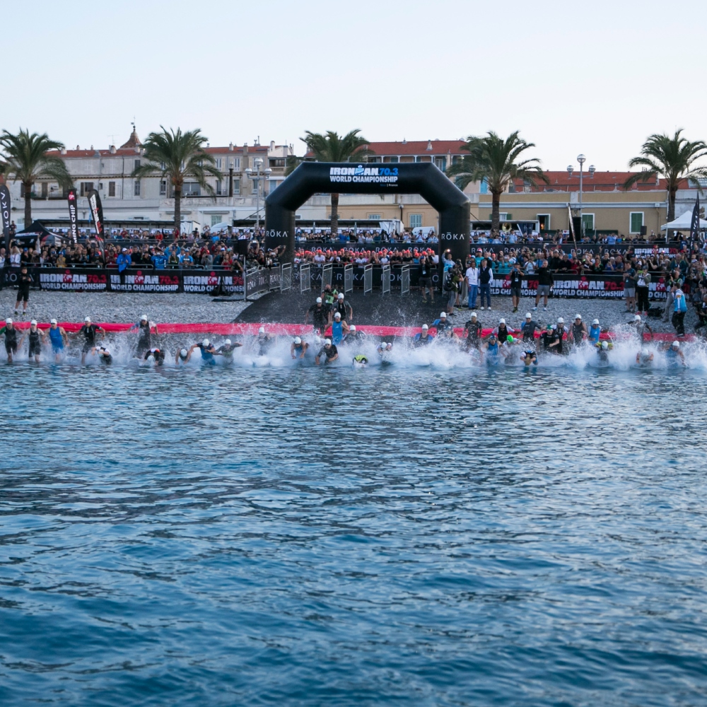 The men's pro field of the 2023 IMWC Nice event dive into the water.