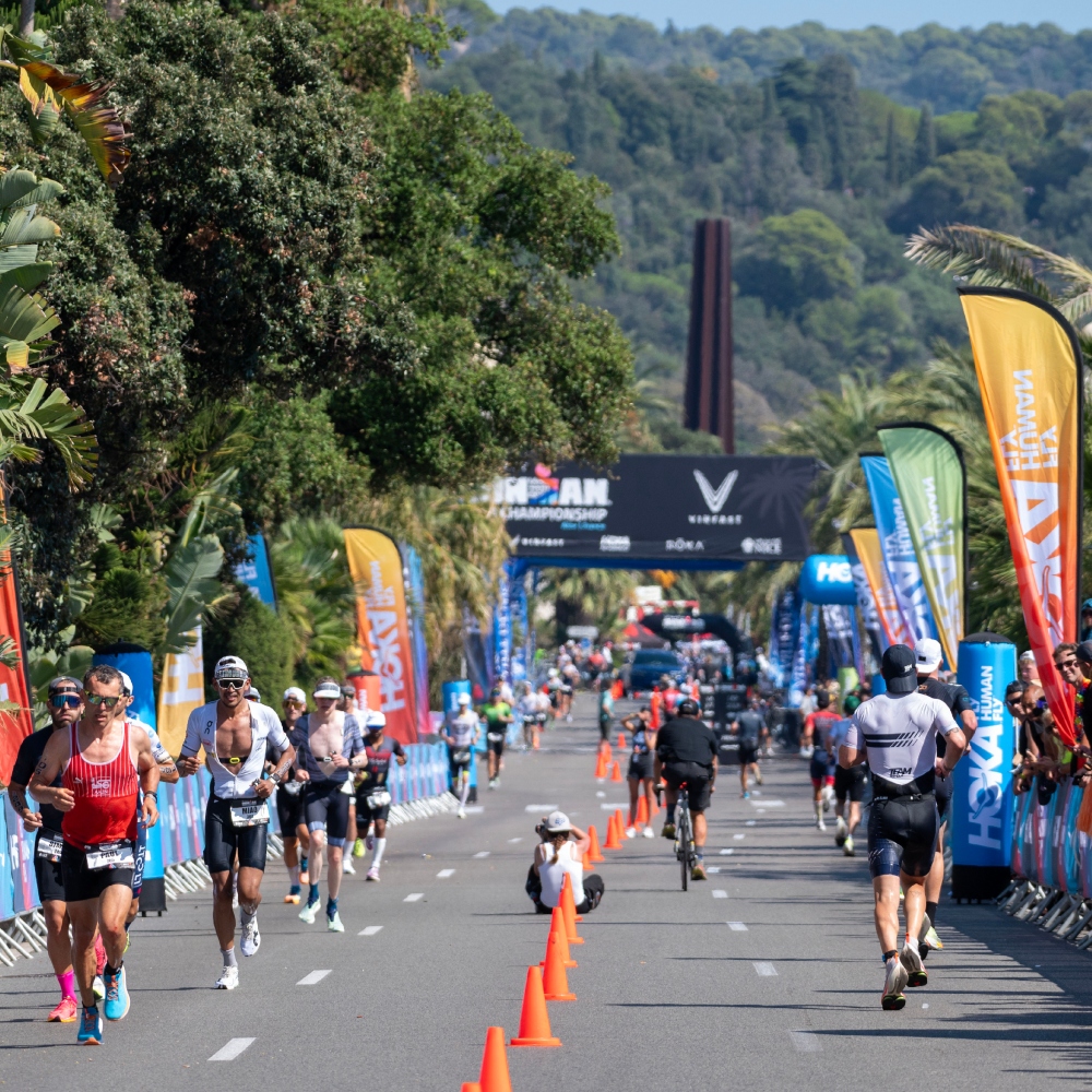 The pro men's field runs along the Nice Promenade at IMWC Nice 2023.